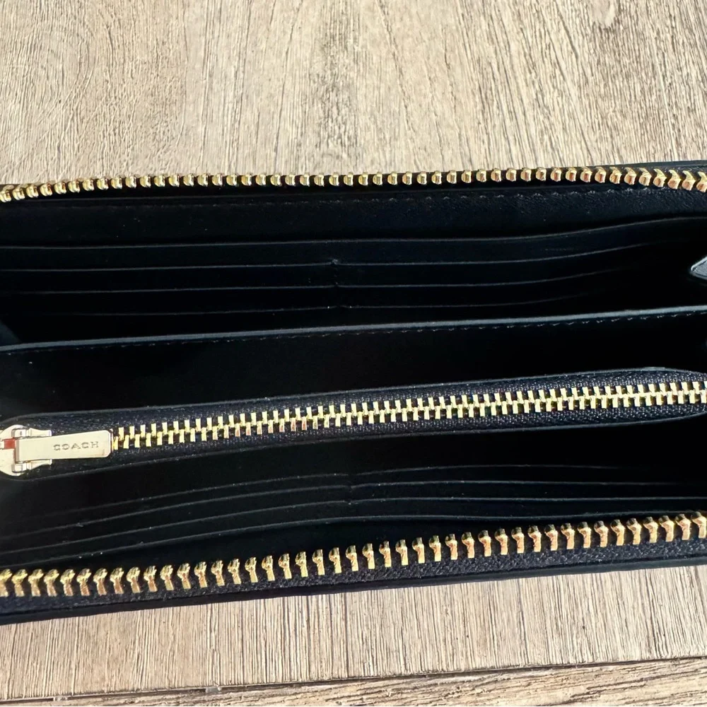 Coach Crossgrain Leather Zip Around Wallet - Black